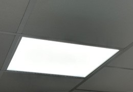 Dalle LED Plafond Professionnel: Comparaison entre Edgelit et Backlit